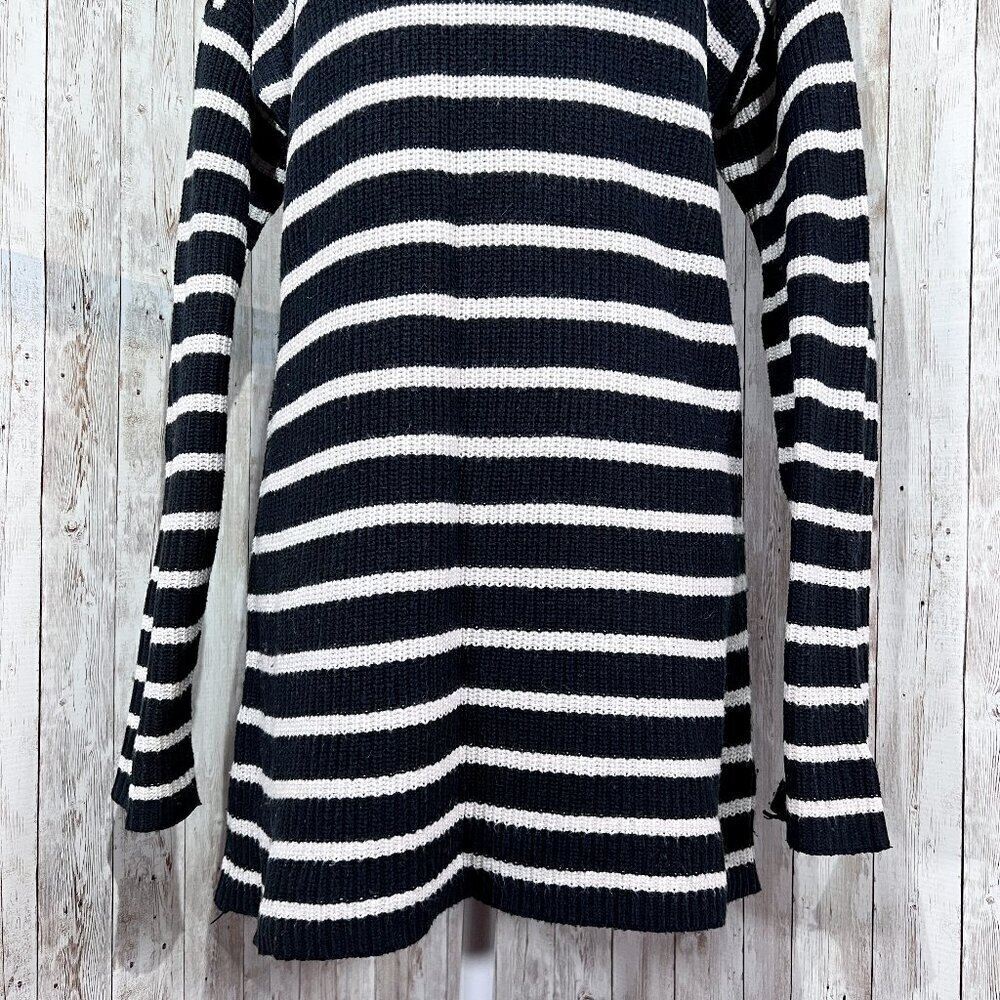 Women's Old Navy Sweater | Black & White | Scoop Neck | Medium | Tunic Length - Picture 6 of 12